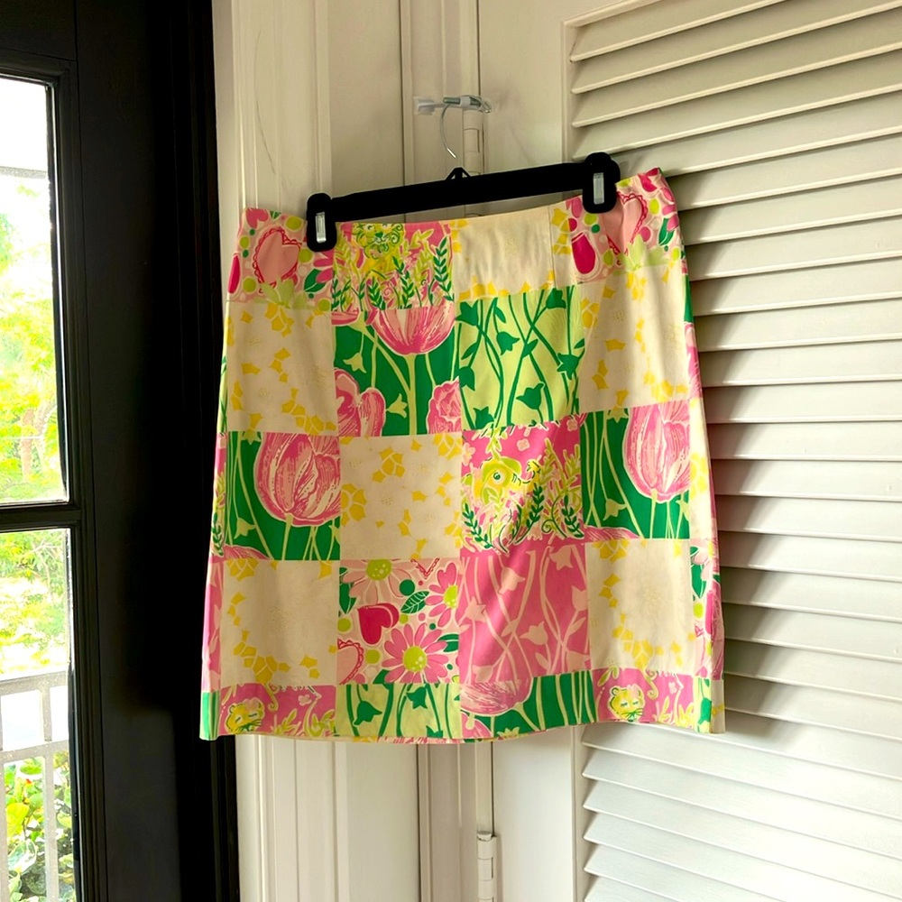 Vintage Lilly Pulitzer skirt in good condition.